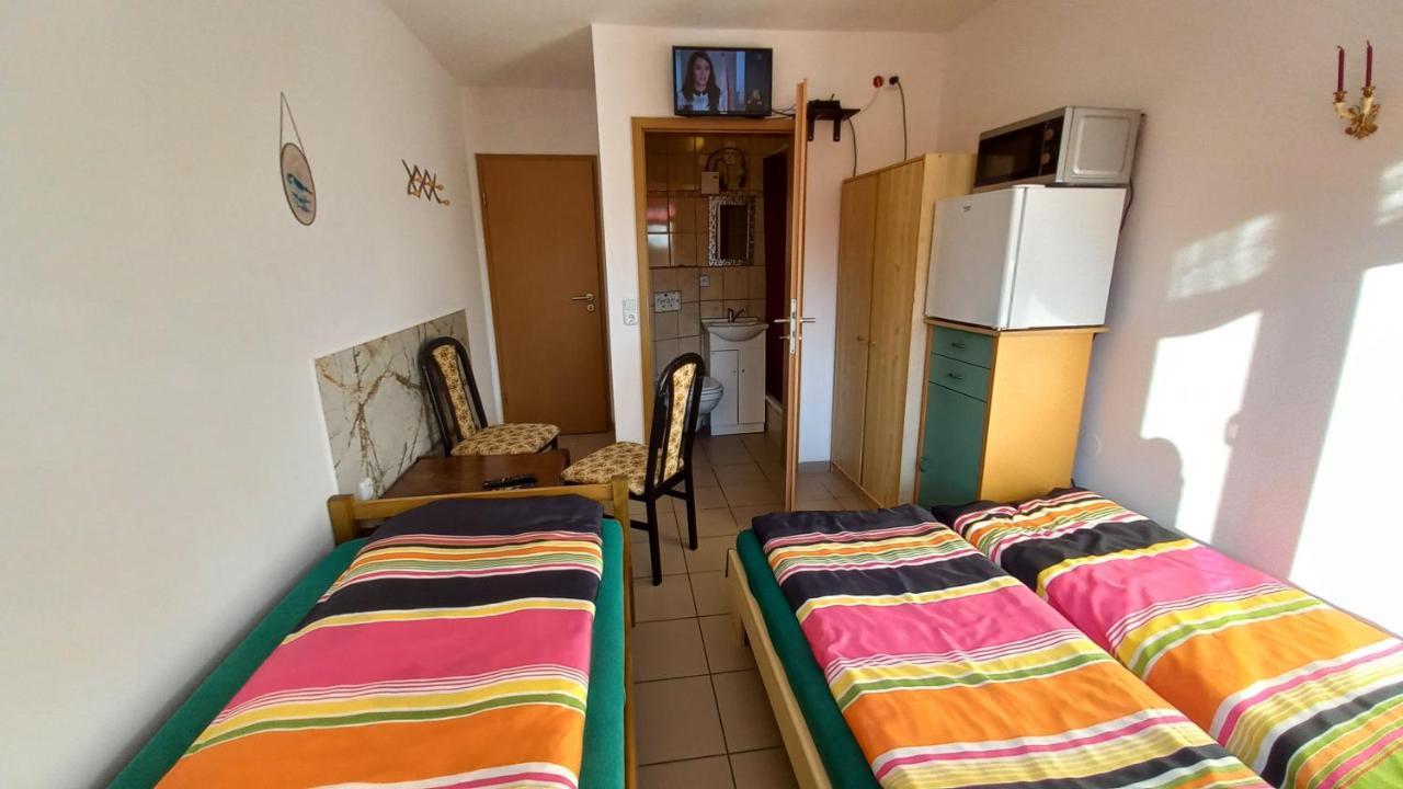 Pokoje Goscinne Dw Antom Dźwirzyno Extérieur photo