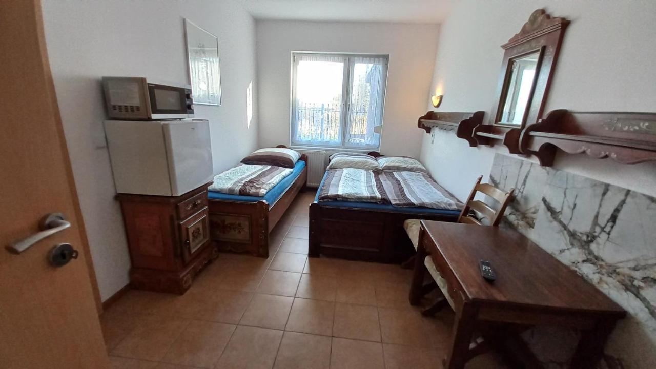 Pokoje Goscinne Dw Antom Dźwirzyno Extérieur photo